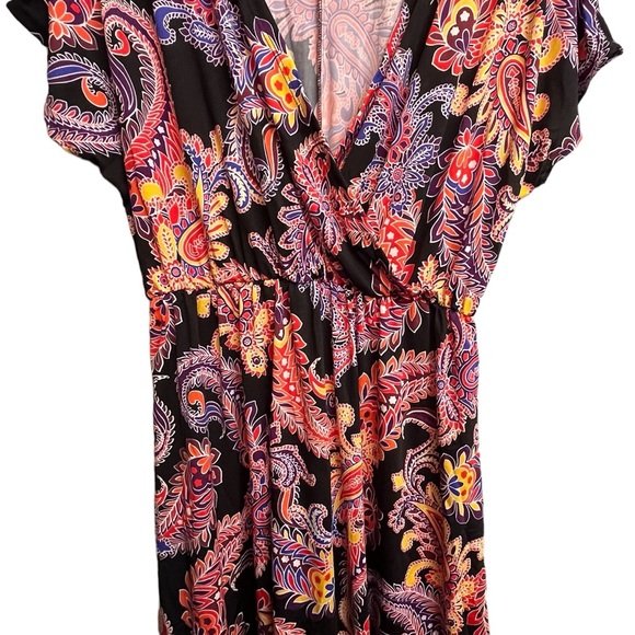 NWOT Short sleeve dress multi colour. 42” from the shoulder to the bottom - Picture 2 of 7